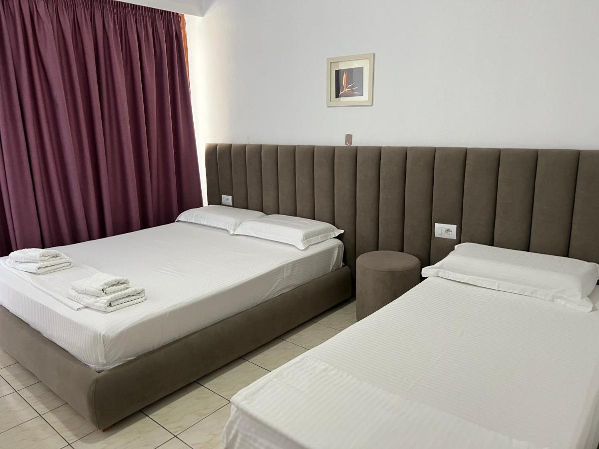 Hotel Tatzati Sarandë Exteriör bild