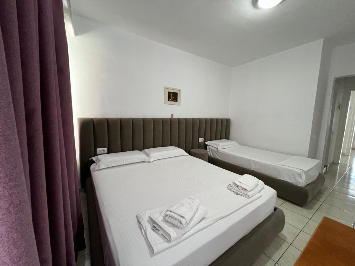 Hotel Tatzati Sarandë Exteriör bild