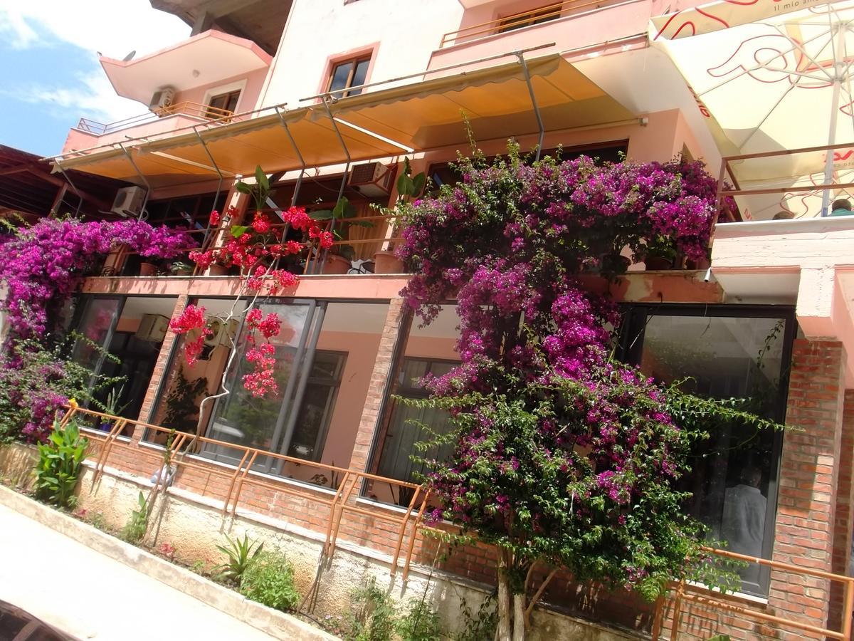 Hotel Tatzati Sarandë Exteriör bild