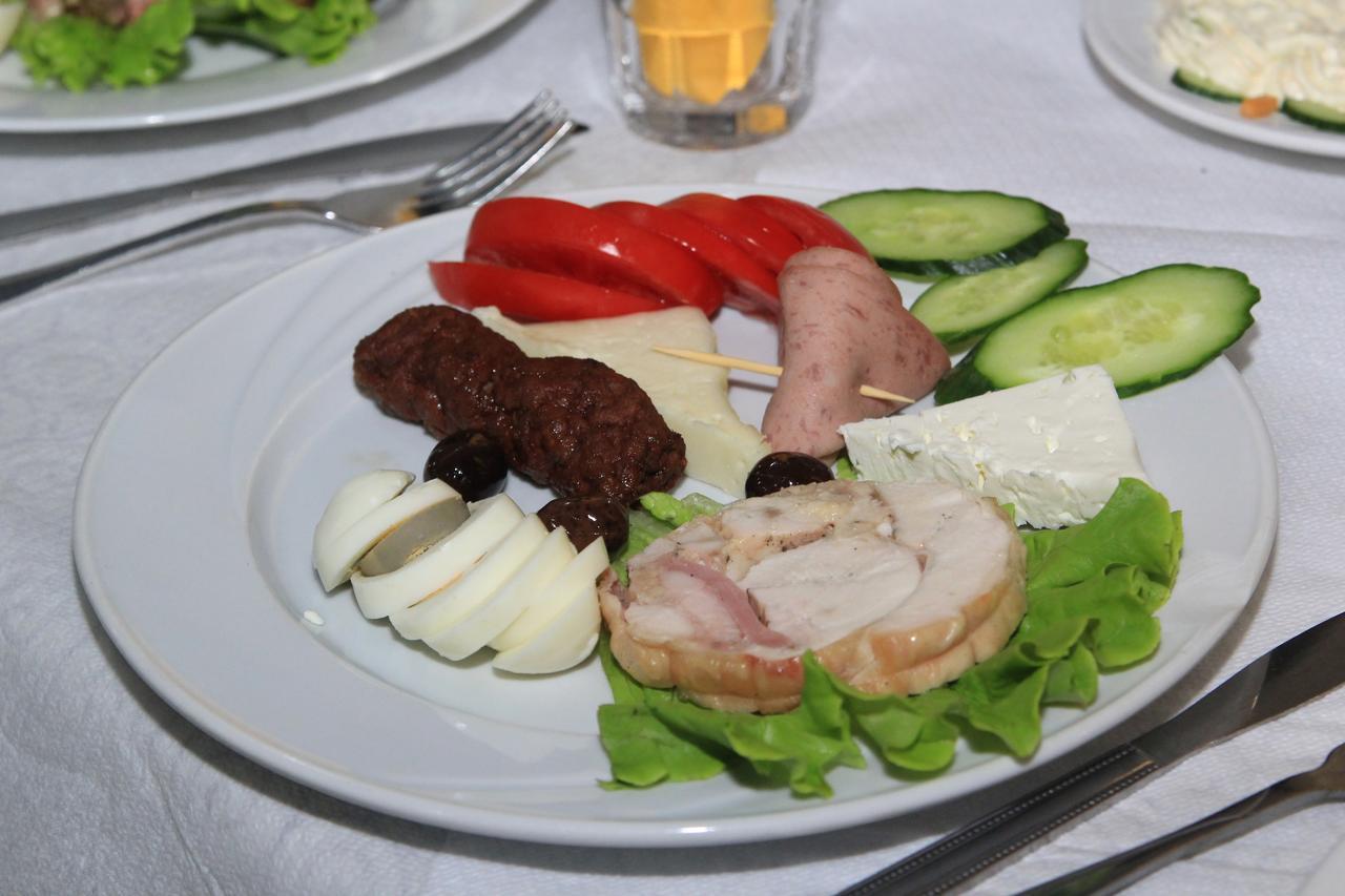 Hotel Tatzati Sarandë Exteriör bild
