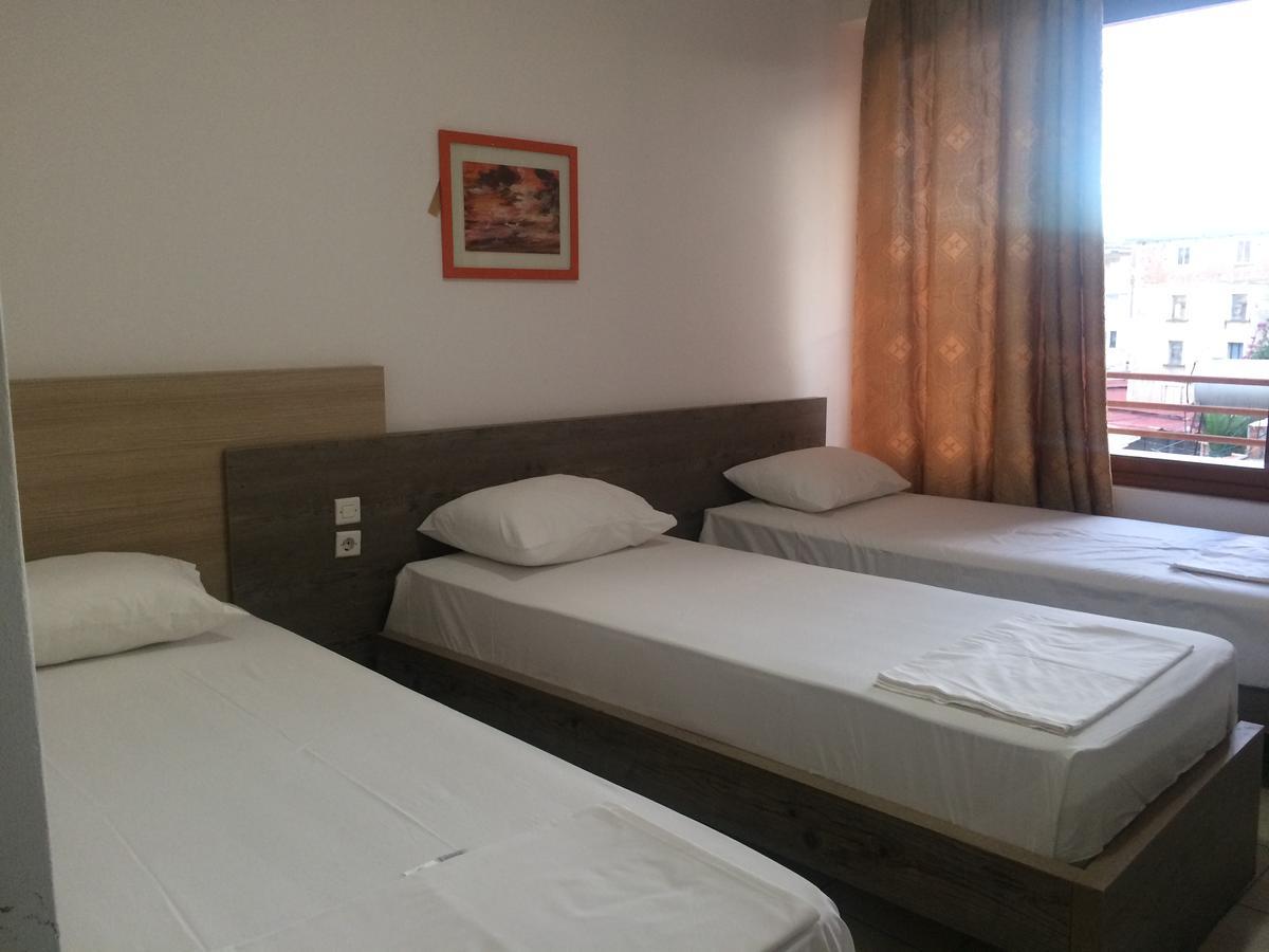 Hotel Tatzati Sarandë Exteriör bild