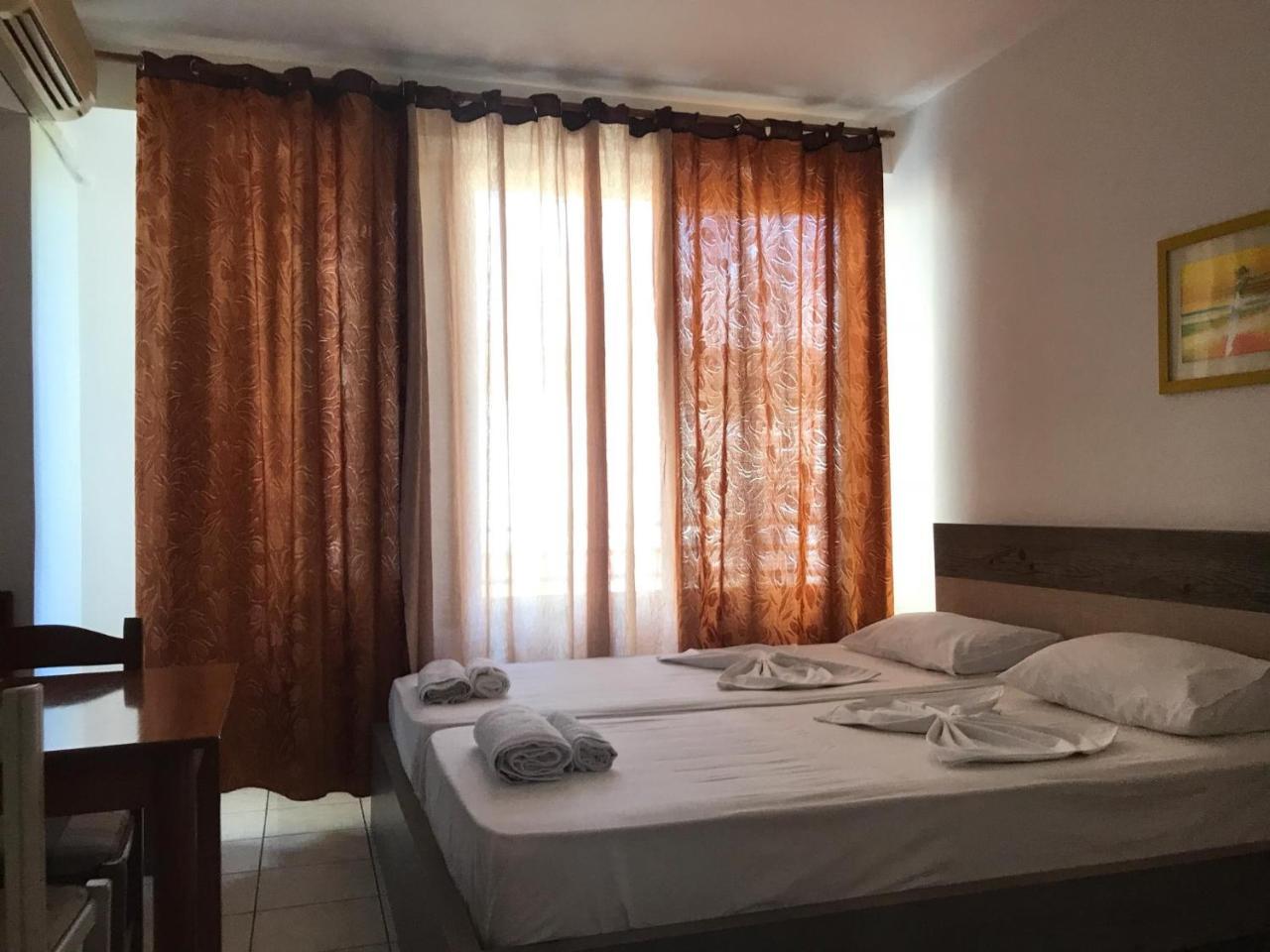 Hotel Tatzati Sarandë Exteriör bild