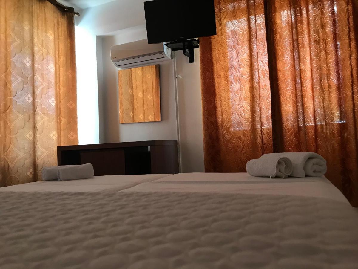Hotel Tatzati Sarandë Exteriör bild